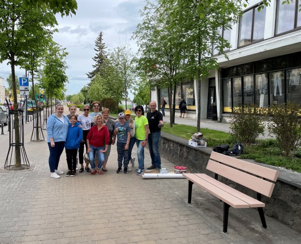 Telšių apylinkės teismo Mažeikių rūmų kolektyvas dalyvavo Mažeikių miesto švarinimo akcijoje
